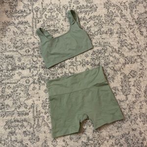 Set Active bike short and crop bra sz L